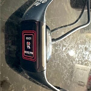 Fitbit Charge 6. Black Smartwatch with Sleek Design and Fitness Tracking